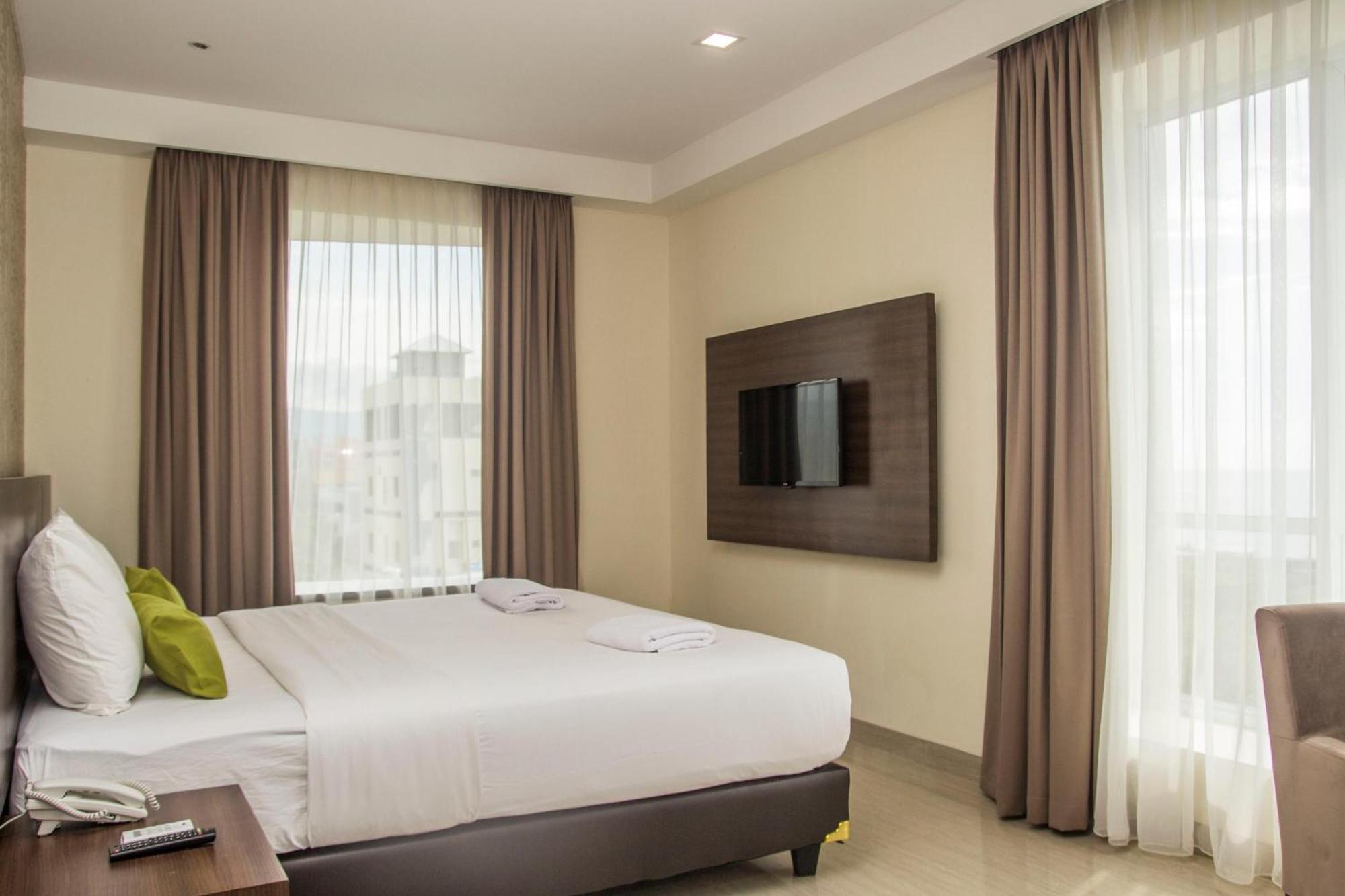 Green Eden Hotel Manado Zimmer foto